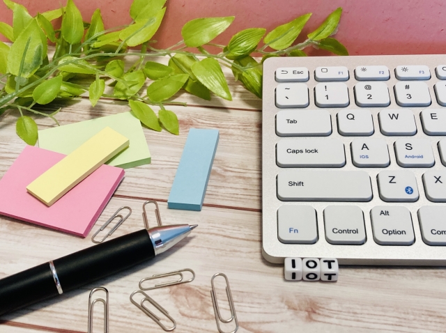 小 規模 事務 所 インターネット ルーター　デスクの画像